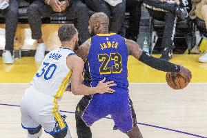 ESPN制片人：希望在詹姆斯退役后能聘请他担任比赛分析师