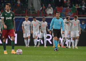 队报：巴黎4-0马竞的比赛，主裁测试了FIFA多项创新措施